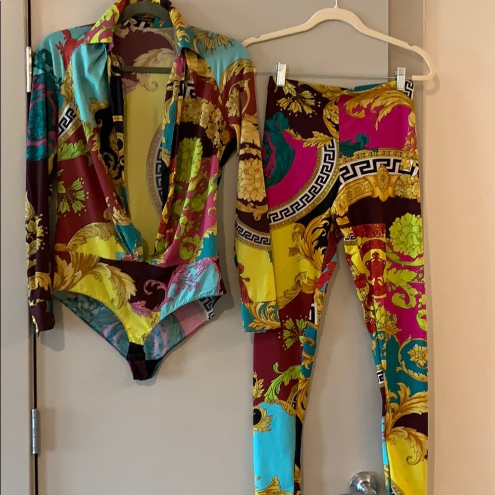 Versace - Picture 2 of 6